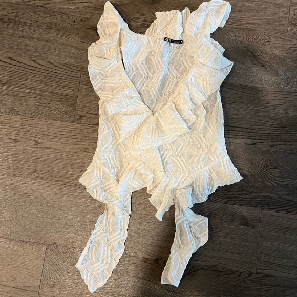 Zara white Ruffled Top - Picture 2 of 4